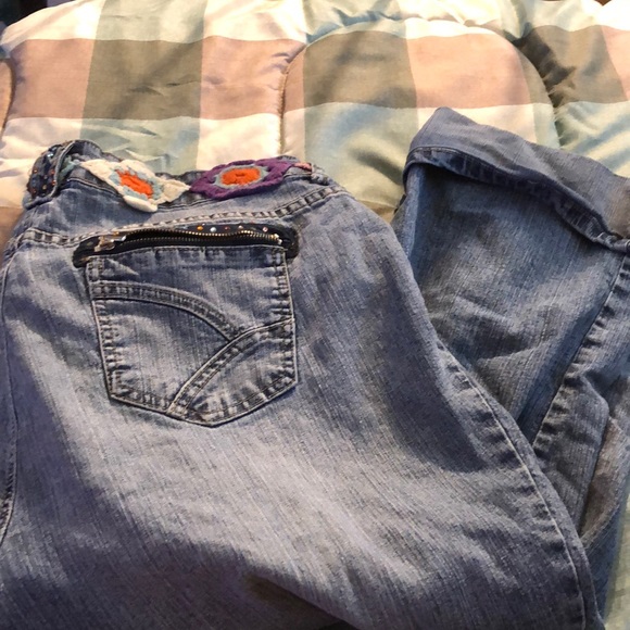 Gently used capri - Picture 2 of 2